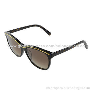 Fashion Sunglasses with gold chain accessory decoration in frame